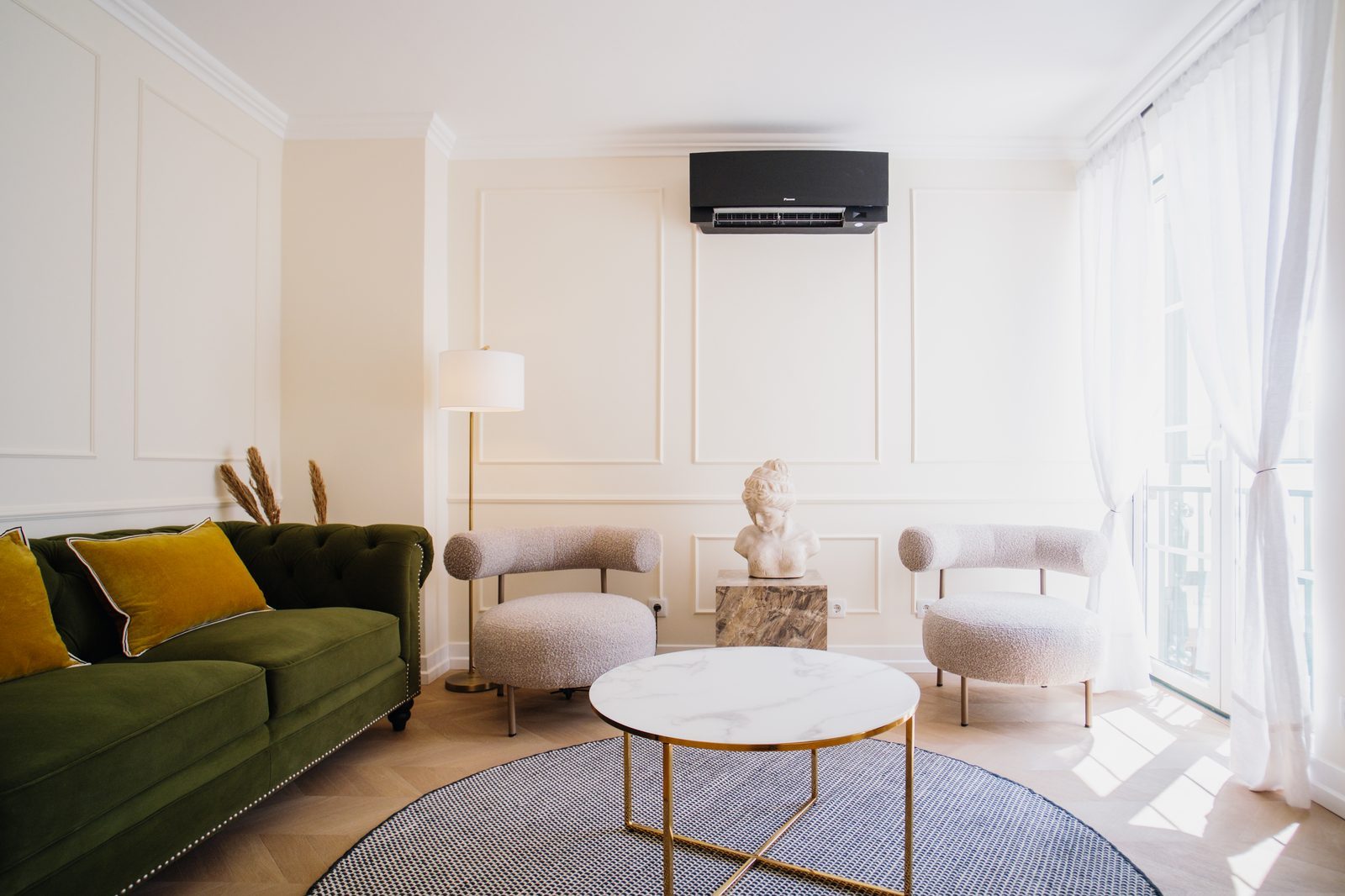 Elegantly renovated Lisbon apartment combining period architecture with modern furnishing &mdash; the kind of property that blurs the new-build vs resale categories